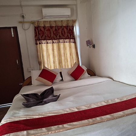Hotel Shiva'S Dream Саураха Екстер'єр фото