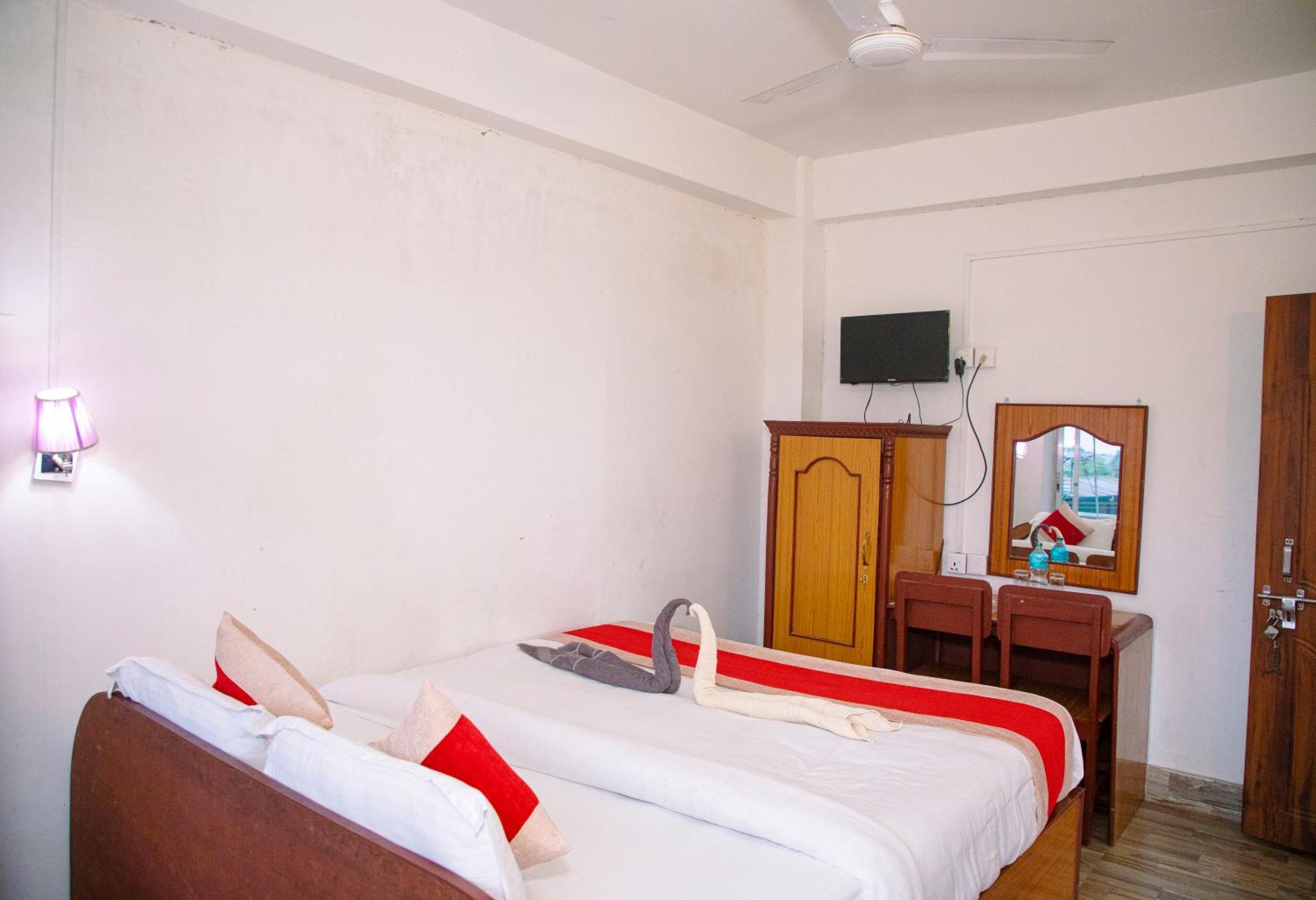 Hotel Shiva'S Dream Саураха Екстер'єр фото