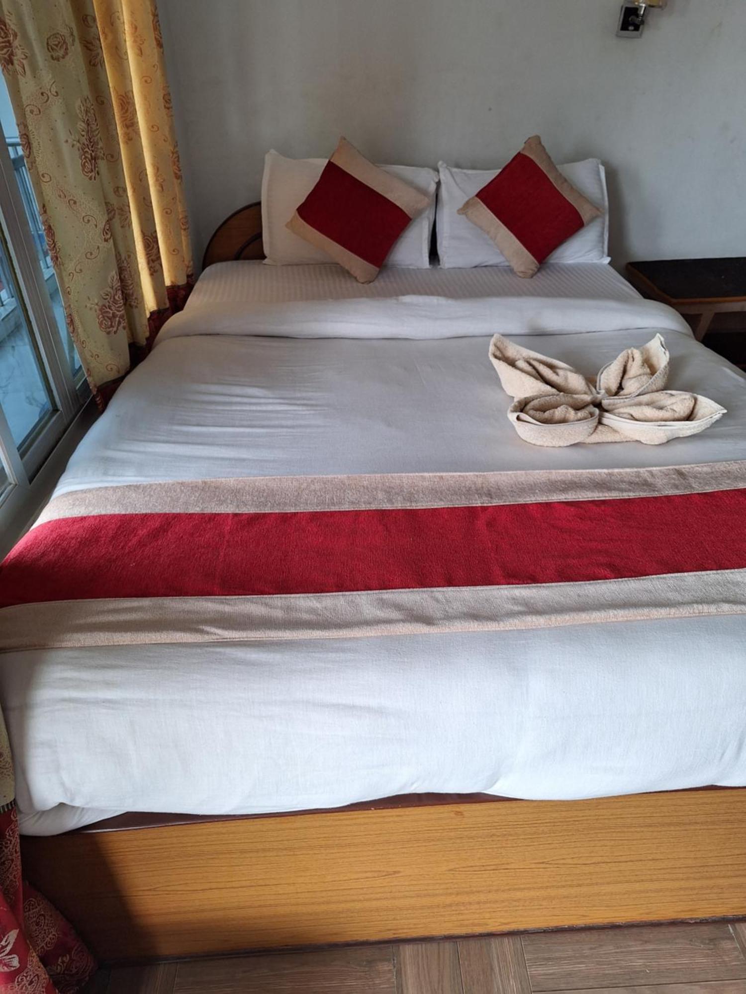 Hotel Shiva'S Dream Саураха Екстер'єр фото